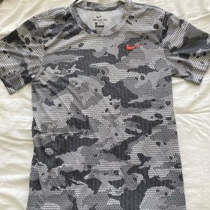 Mens Size Small Nike DriFit Athletic Shirt